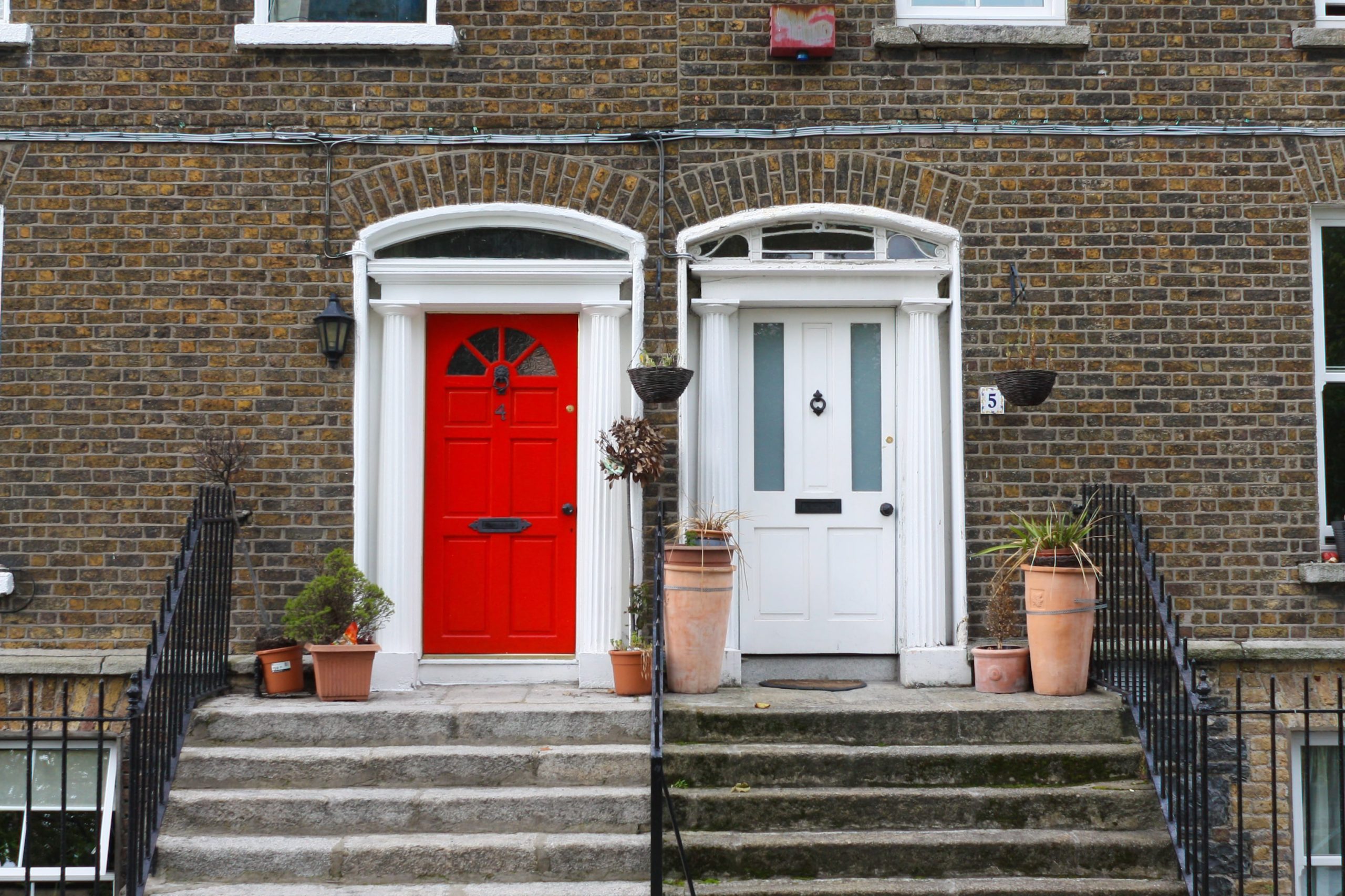Vous cherchez une porte d’entrée dans un style rare ? Allez chez Tryba !